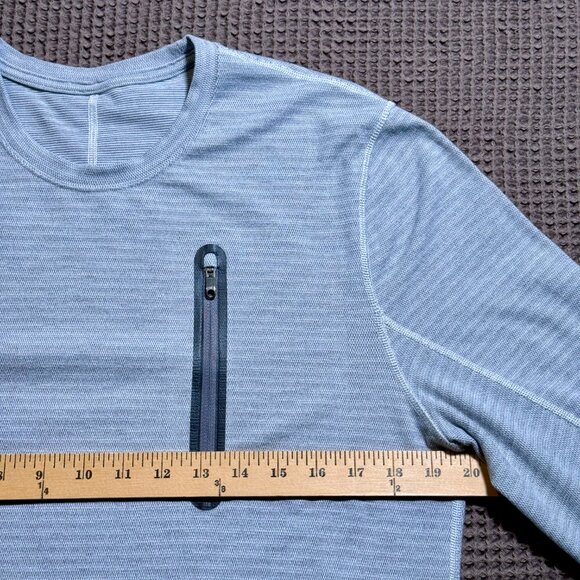lululemon Men’s Gray Crewneck Sweatshirt Zip Chest Pocket Size M or L - Picture 5 of 7